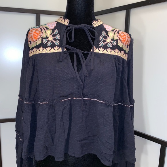 🆕HP🖤🆕Free Blouse w Floral Embroidery - Picture 5 of 13